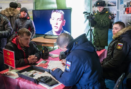 Акция "Служба по контракту — твой выбор" в Омске