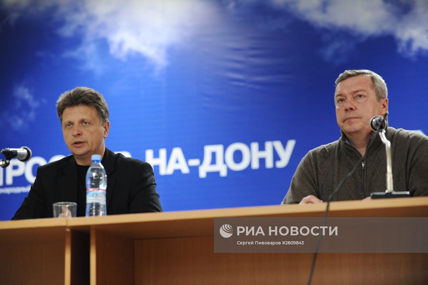 Пассажирский самолет Boeing-737-800 разбился при посадке в аэропорту Ростова-на-Дону