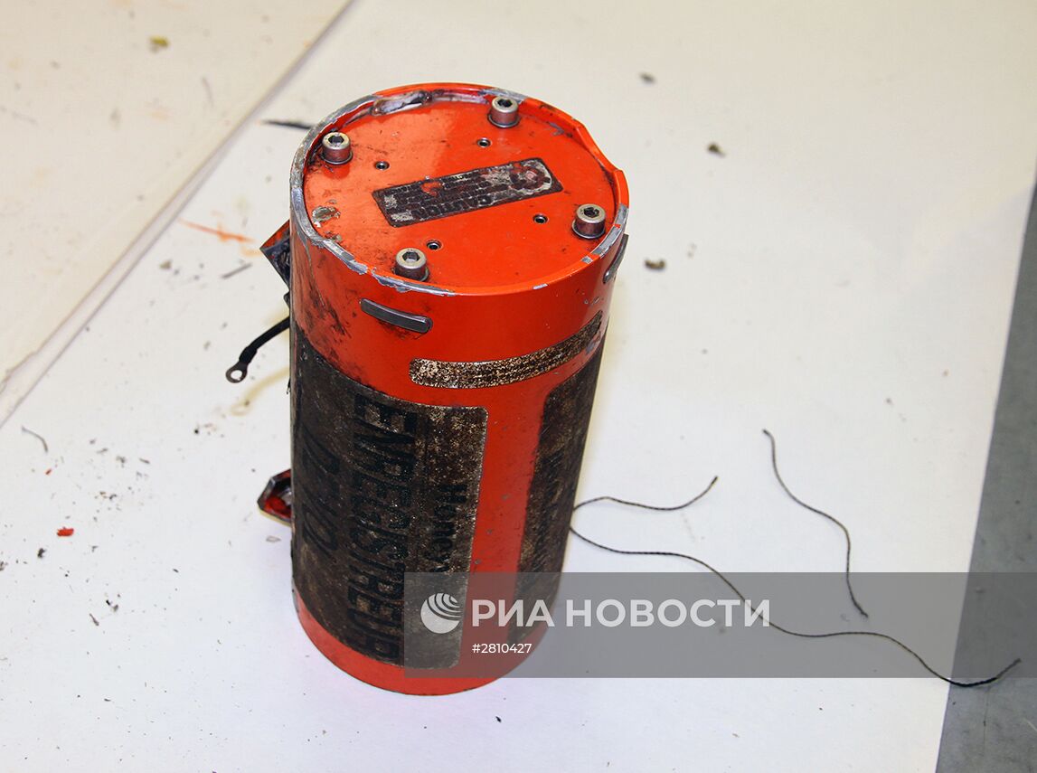 Бортовые самописцы с самолета Боинг 737-800 доставлены в Межгосударственный авиационный комитет