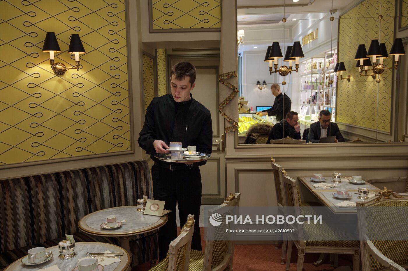 Кондитерская "Ladurée" в Москве