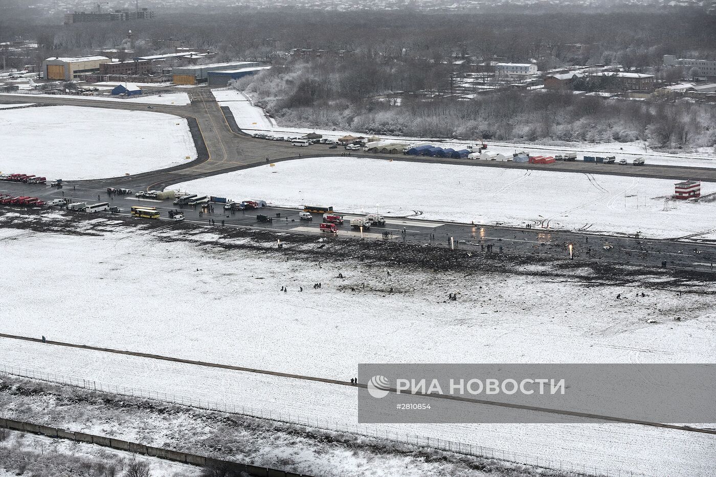Пассажирский самолет Boeing-737-800 разбился при посадке в аэропорту Ростова-на-Дону
