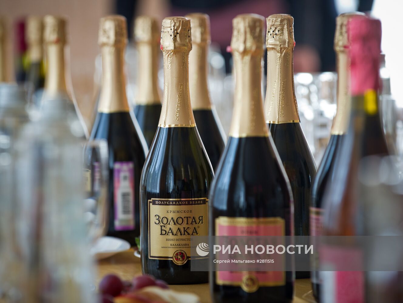 Производство вина на предприятии "Золотая балка" в Крыму