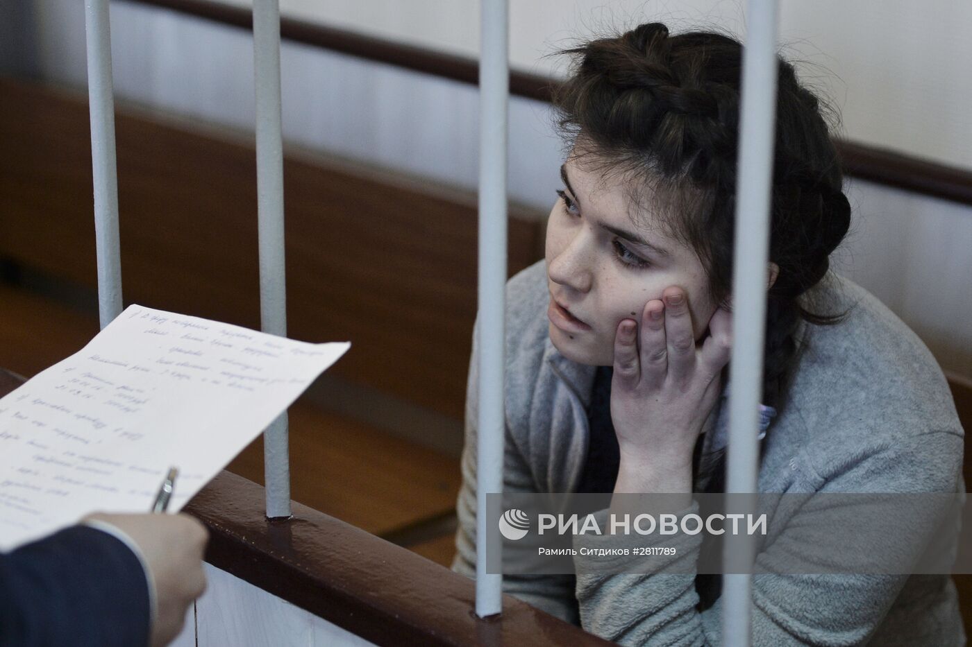 Рассмотрение ходатайства следствия о продлении ареста студентки Варвары Карауловой