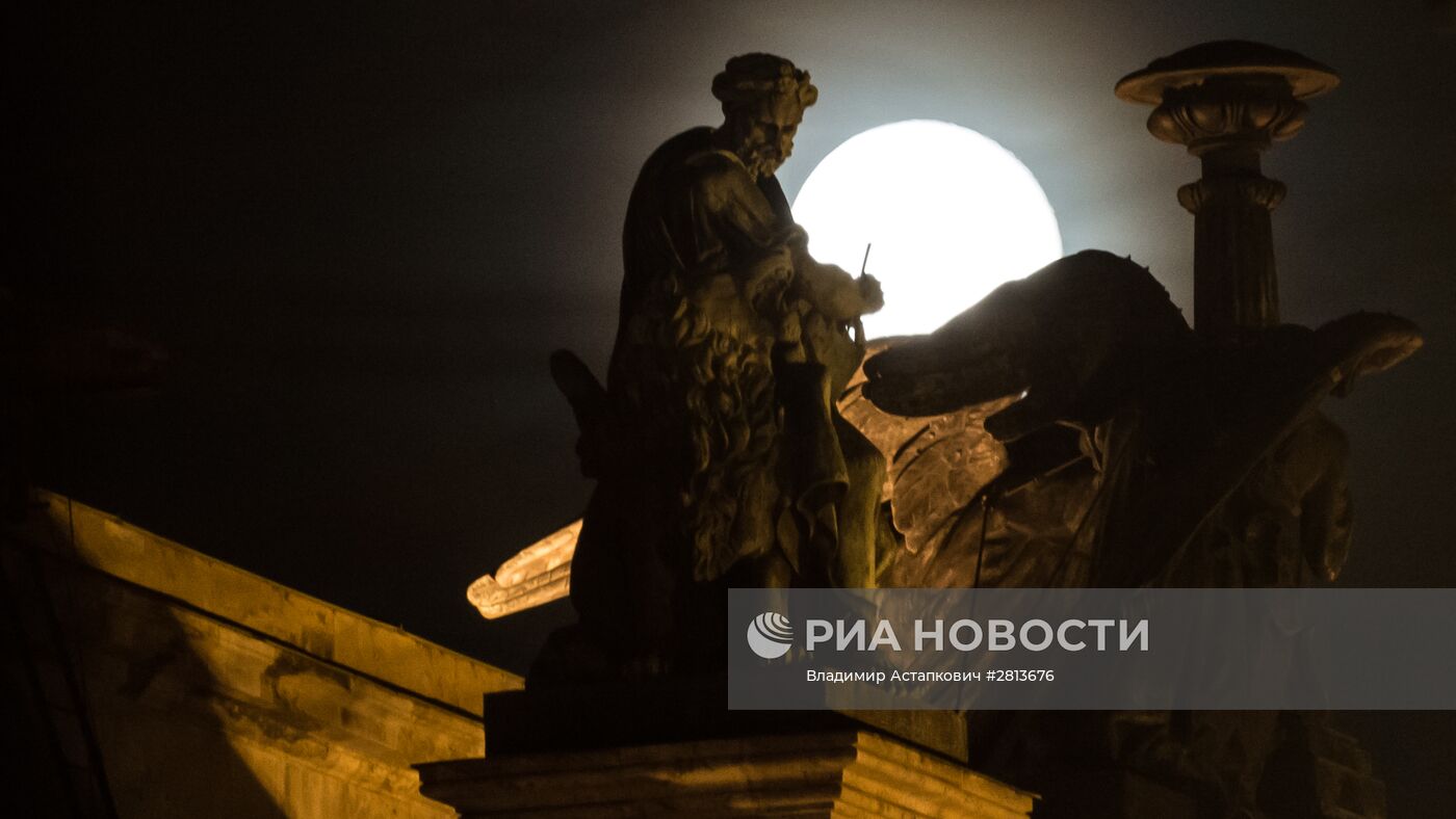 Полнолуние в Москве и Санкт-Петербурге