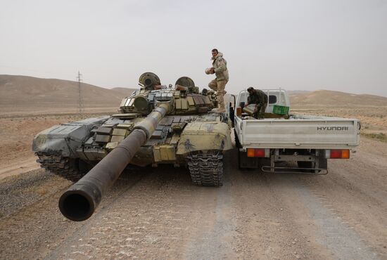 Сирийская армия и ополчение ведут бои за Пальмиру
