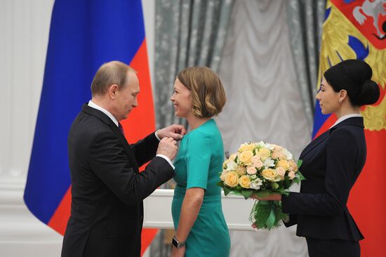 Церемония вручения премий президента РФ деятелям культуры за 2015 год