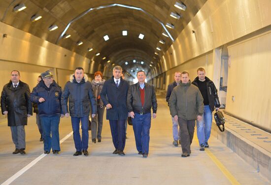 Руководитель администрации президента РФ С. Иванов открыл первый экологический тоннель в России