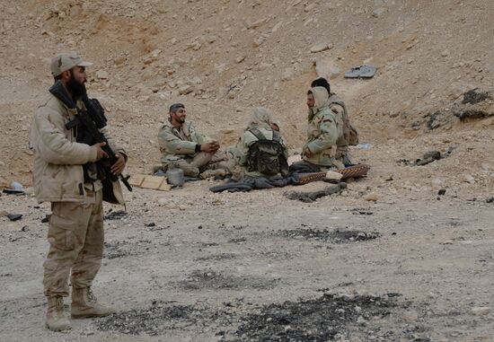 Сирийская армия и ополчение ведут бои за Пальмиру