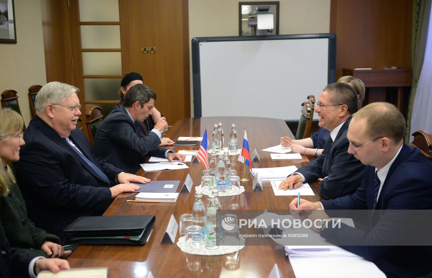 Встреча министра экономического развития РФ А. Улюкаева с послом США в России Д. Теффтом