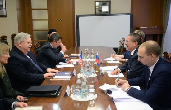 Встреча министра экономического развития РФ А. Улюкаева с послом США в России Д. Теффтом