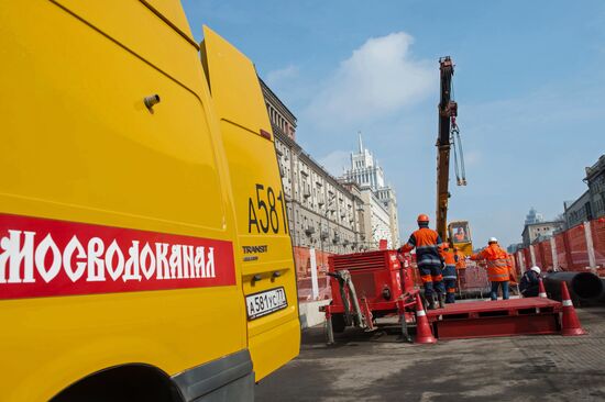 Мэр Москвы С. Собянин осмотрел ход работ по реконструкции водопровода на Садовом кольце в Москве