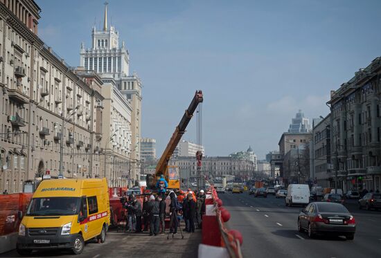 Мэр Москвы С. Собянин осмотрел ход работ по реконструкции водопровода на Садовом кольце в Москве