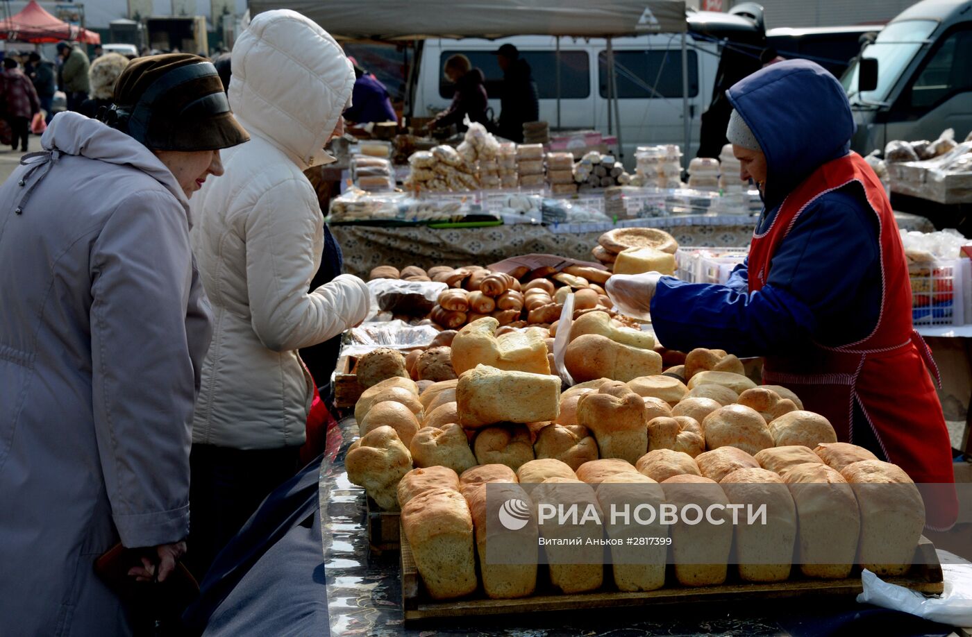 Продовольственная ярмарка на центральной площади Владивостока