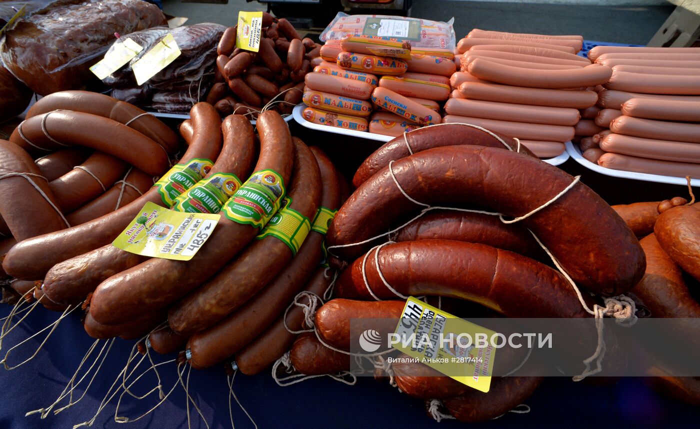 Продовольственная ярмарка на центральной площади Владивостока