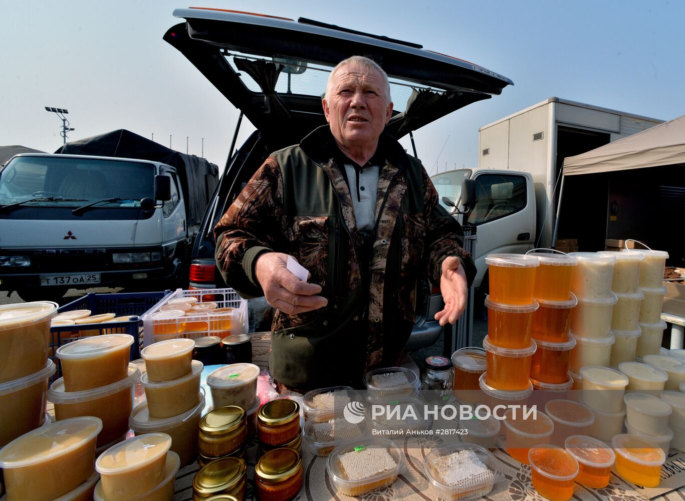 Продовольственная ярмарка на центральной площади Владивостока