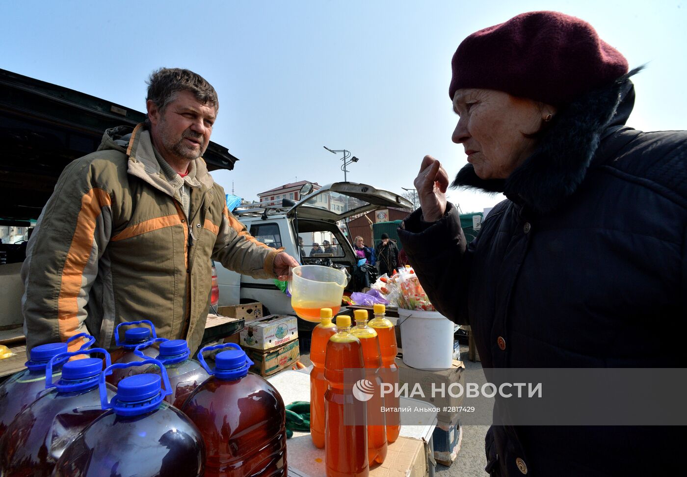 Продовольственная ярмарка на центральной площади Владивостока