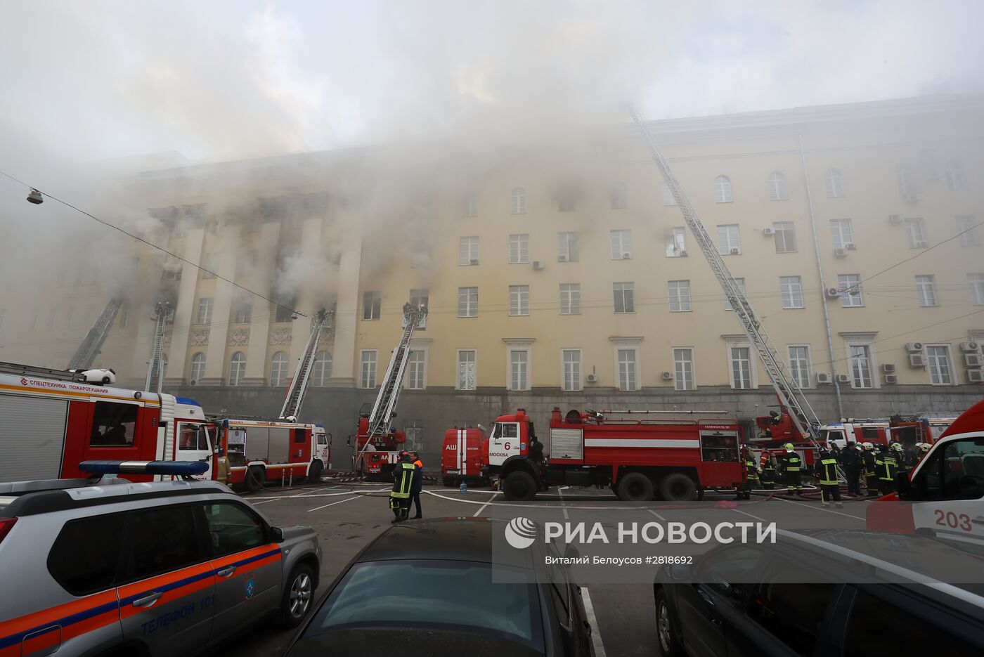 Пожар в здании министерства обороны в Москве