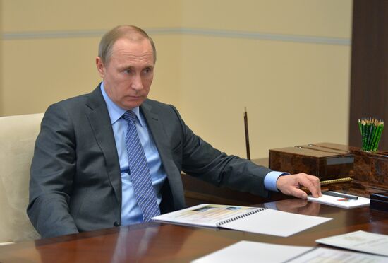 Встреча президента РФ В. Путина с руководителем Федерального архивного агентства А. Артизовым