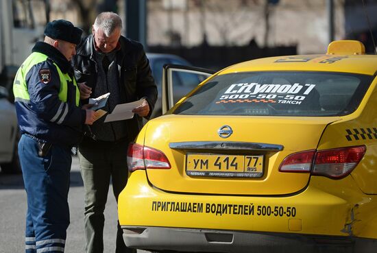Рейд ГИБДД против нелегальных таксистов