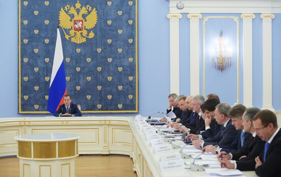 Премьер-министр РФ Д. Медведев провел заседание правительственной комиссии по использованию информационных технологий