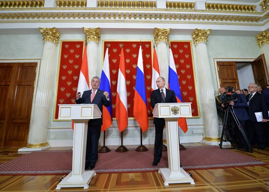 Президент РФ В. Путин встретился с президентом Австрии Х. Фишером