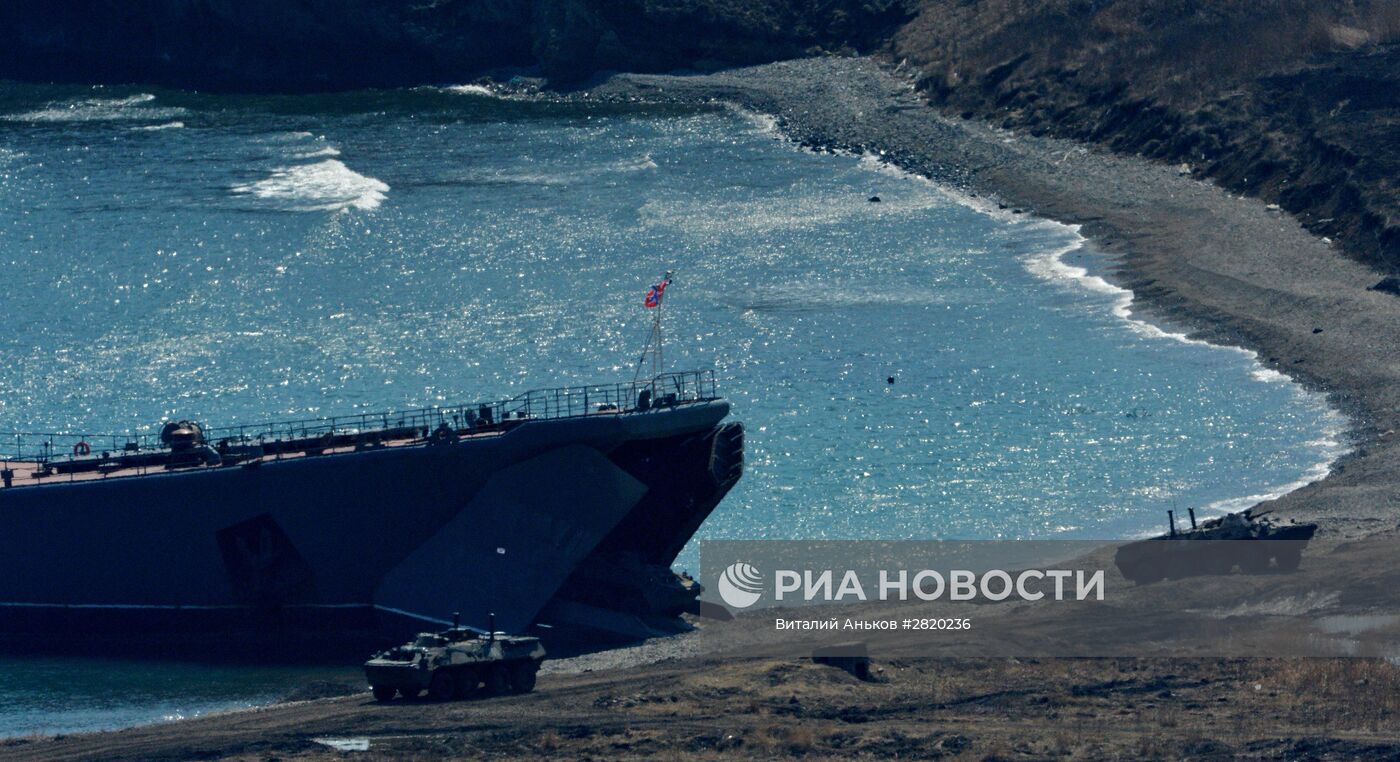 Тактические учения бригады морской пехоты ТФ и и мотострелковой бригады 5-й общевойсковой армии ВВО