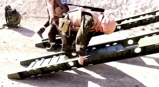 Российские саперы разминируют историческую часть Пальмиры