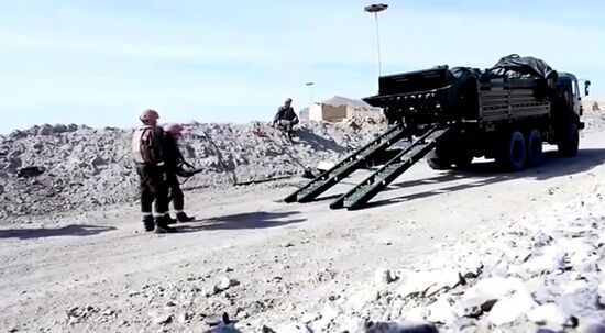 Российские саперы разминируют историческую часть Пальмиры