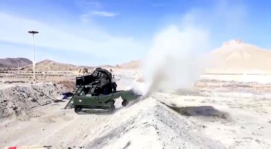 Российские саперы разминируют историческую часть Пальмиры