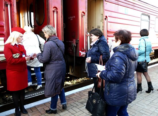 ДНР запустила первый пассажирский поезд, следующий к границе с Россией
