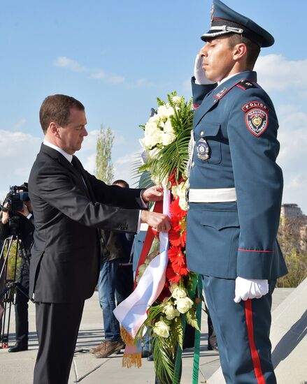 Официальный визит премьер-министра РФ Д. Медведева в Армению