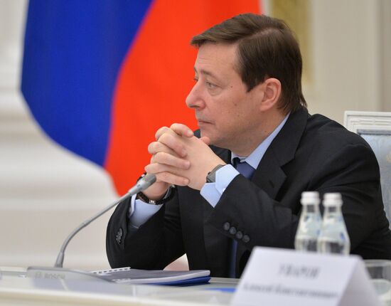 Руководитель администрации президента РФ С. Иванов провел заседание оргкомитета по проведению в России Года экологии