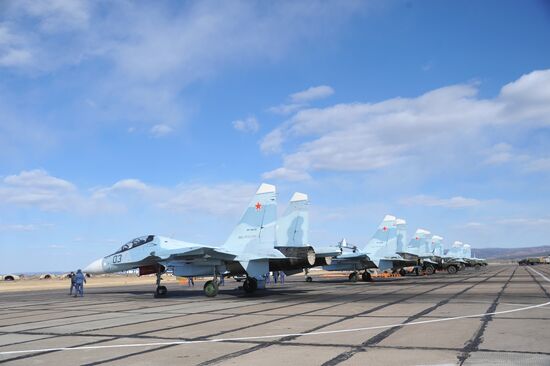 Учебно-тренировочные полеты истребителей Су-30 в Забайкальском крае