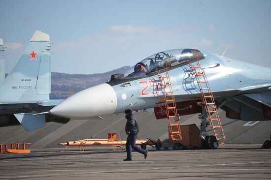 Учебно-тренировочные полеты истребителей Су-30 в Забайкальском крае