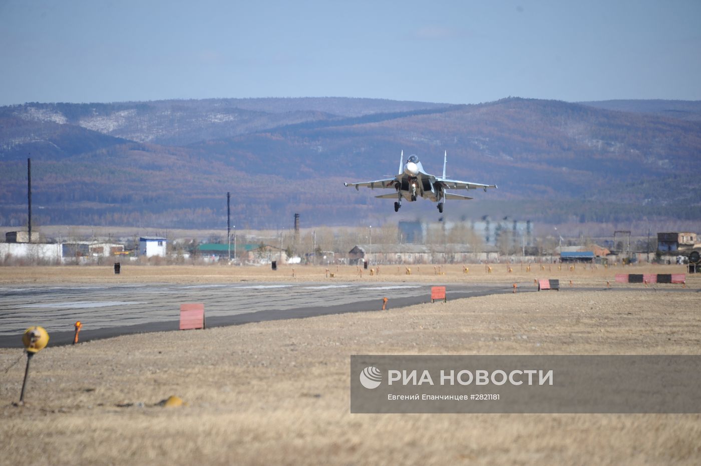 Учебно-тренировочные полеты истребителей Су-30 в Забайкальском крае