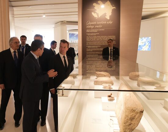 Официальный визит премьер-министра РФ Д. Медведева в Азербайджан