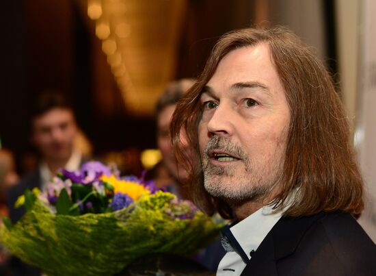 60-летний юбилей художника Никаса Сафронова