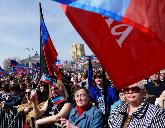 Празднование второй годовщины провозглашения ДНР в Донецке