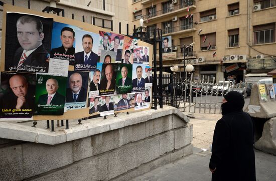 Предвыборные плакаты кандидатов в парламент Сирии