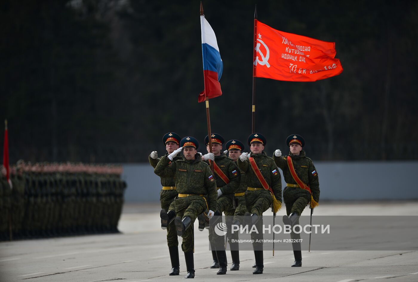 В Подмосковье начались тренировки перед военным парадом 9 мая