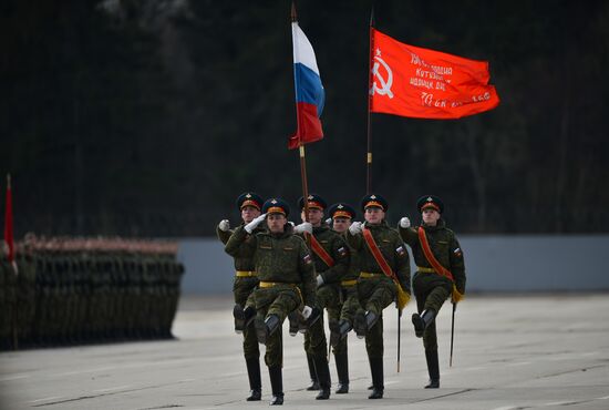 В Подмосковье начались тренировки перед военным парадом 9 мая