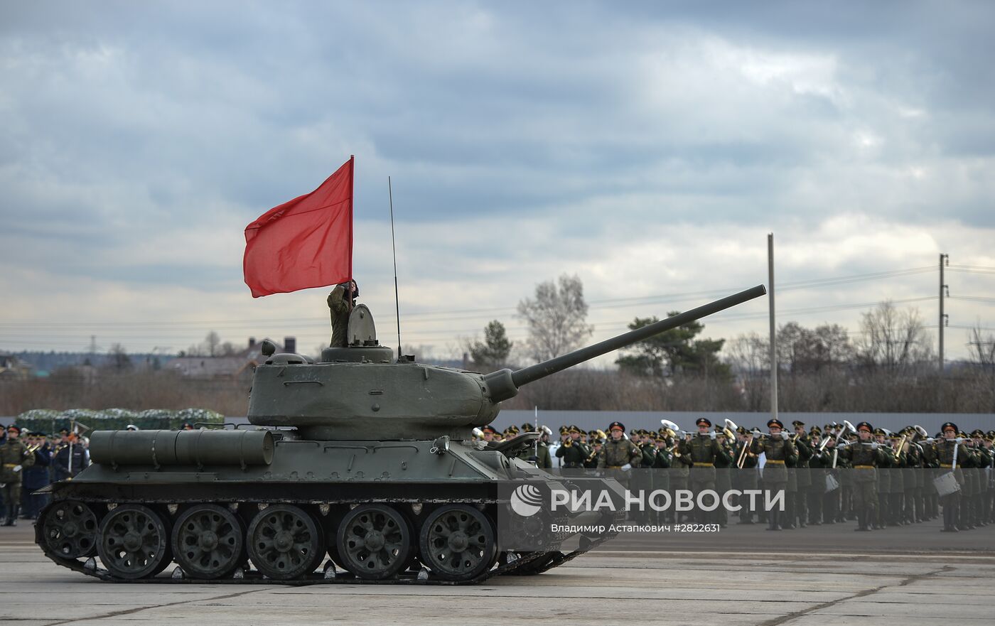 В Подмосковье начались тренировки перед военным парадом 9 мая