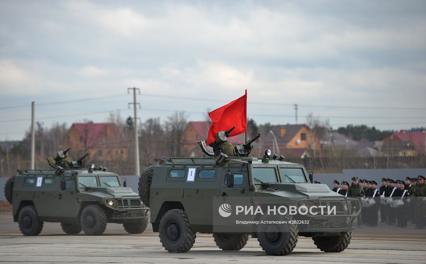 В Подмосковье начались тренировки перед военным парадом 9 мая