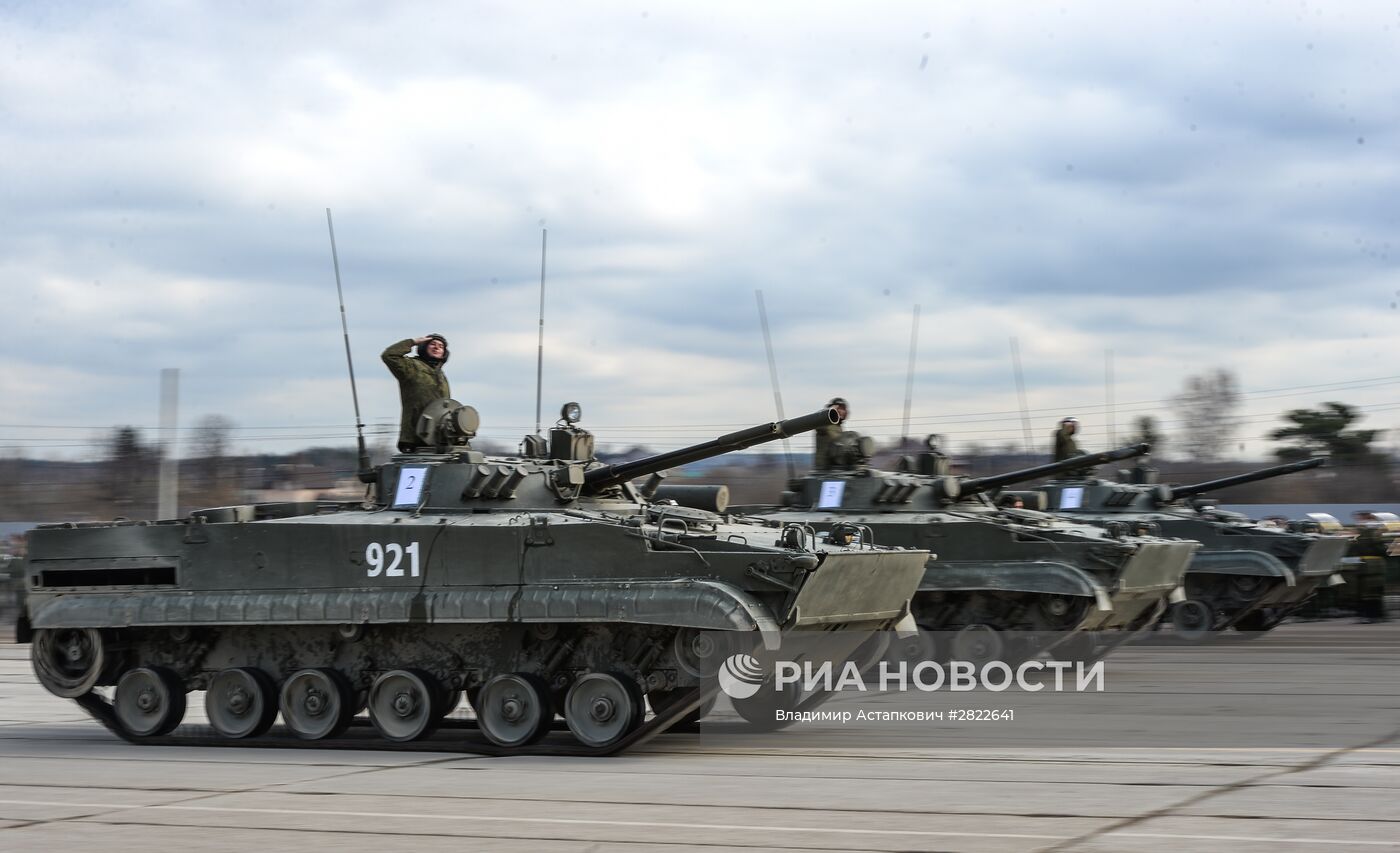 В Подмосковье начались тренировки перед военным парадом 9 мая