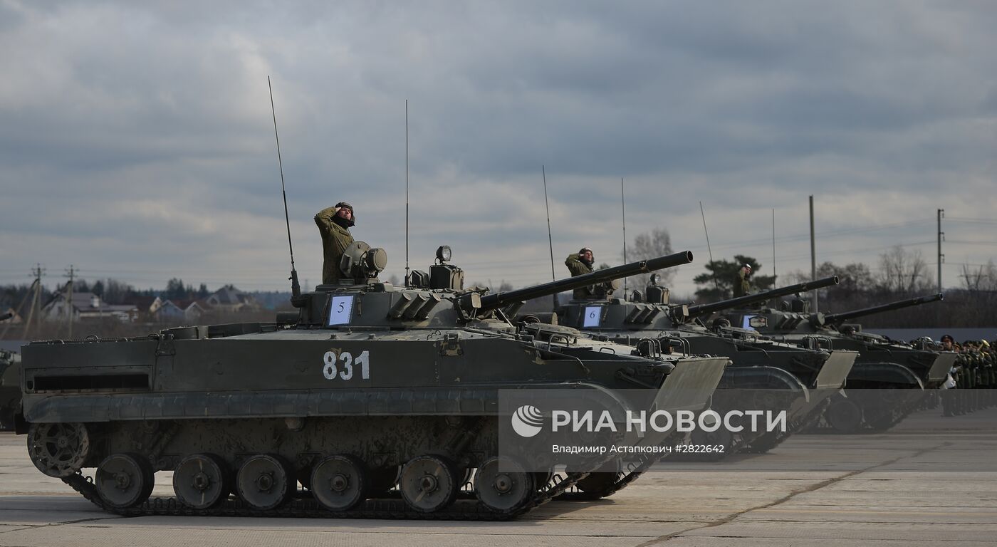 В Подмосковье начались тренировки перед военным парадом 9 мая