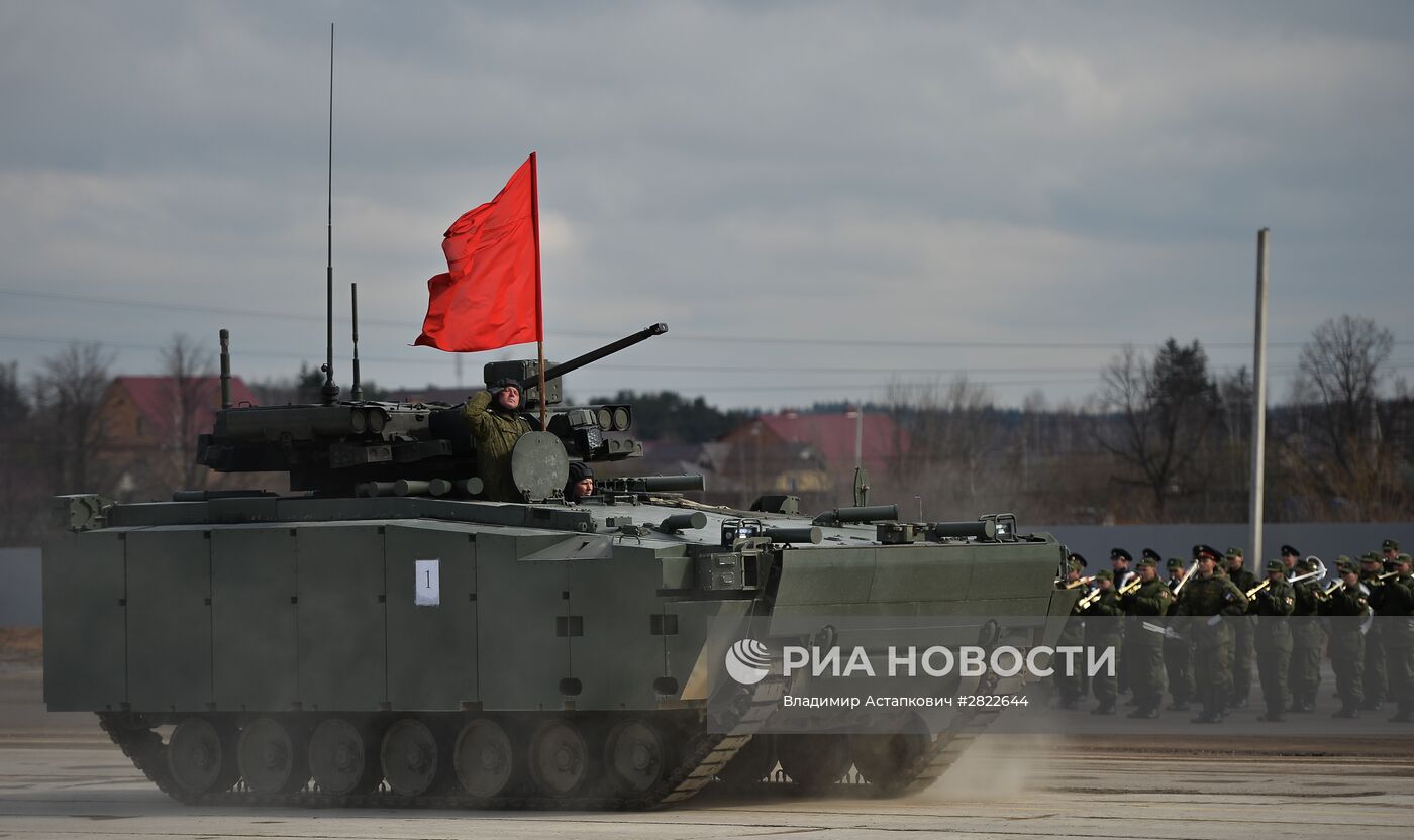 В Подмосковье начались тренировки перед военным парадом 9 мая