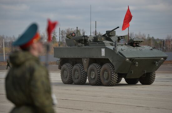 В Подмосковье начались тренировки перед военным парадом 9 мая