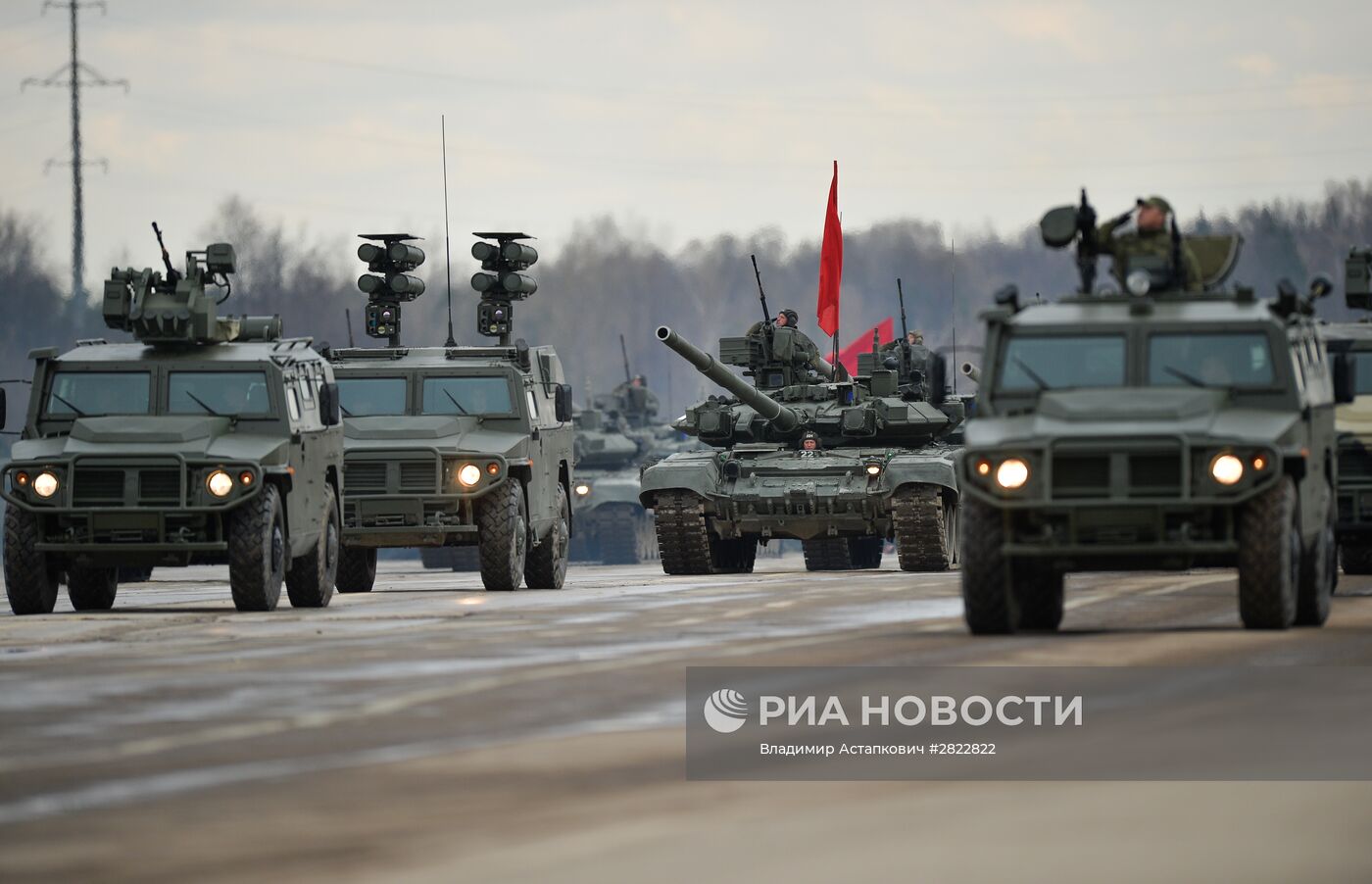 В Подмосковье начались тренировки перед военным парадом 9 мая