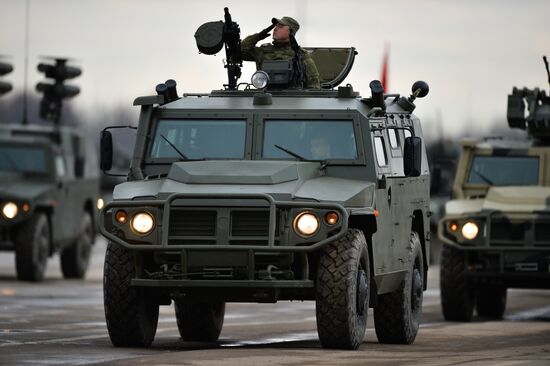 В Подмосковье начались тренировки перед военным парадом 9 мая