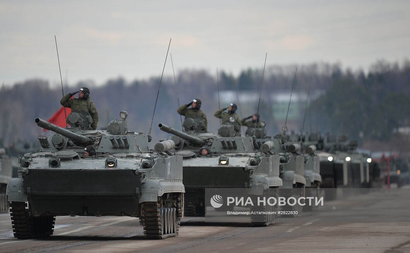 В Подмосковье начались тренировки перед военным парадом 9 мая